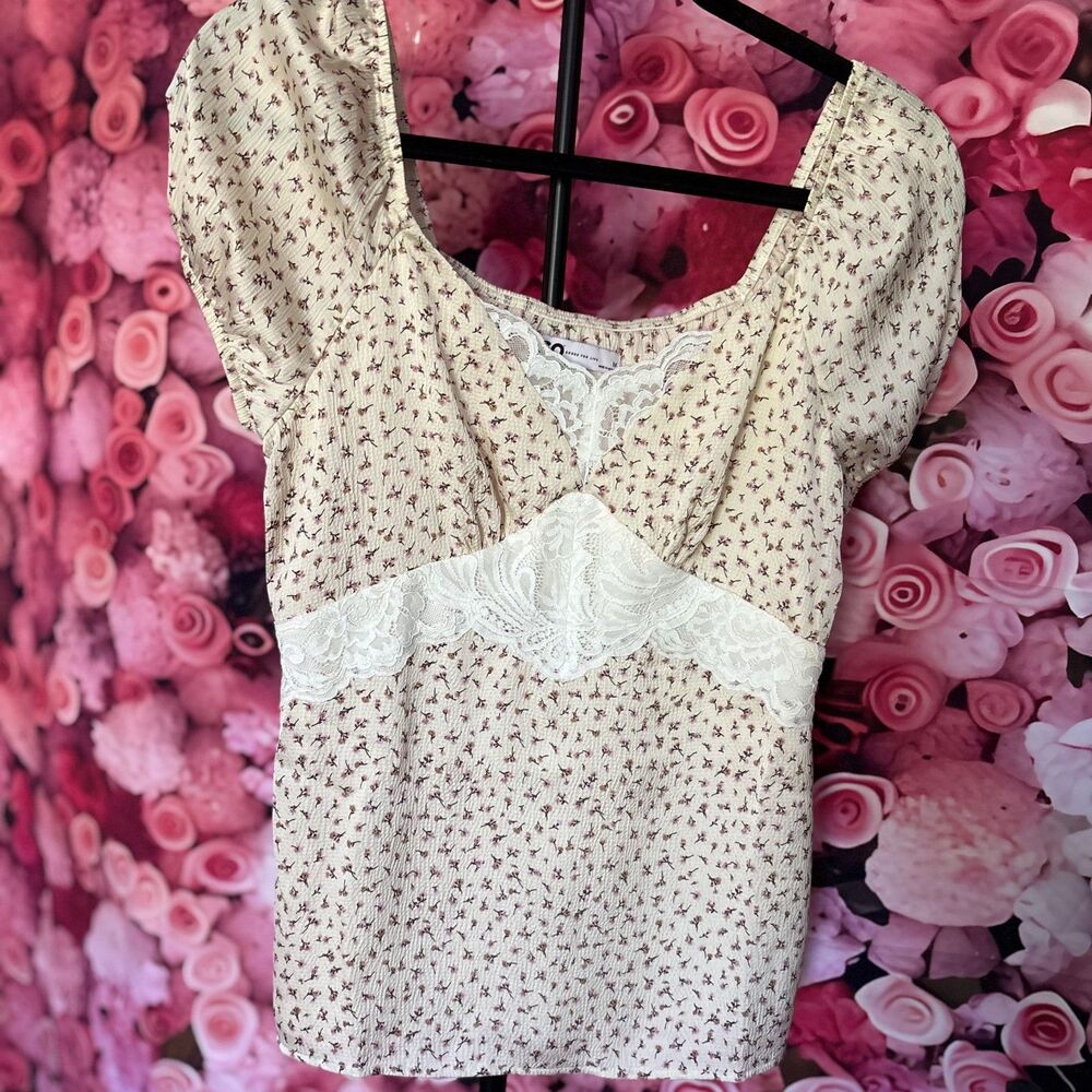 SO Floral Lace Trim Top Women’s M Cottagecore Puff Sleeve Cream Fitted Blouse
